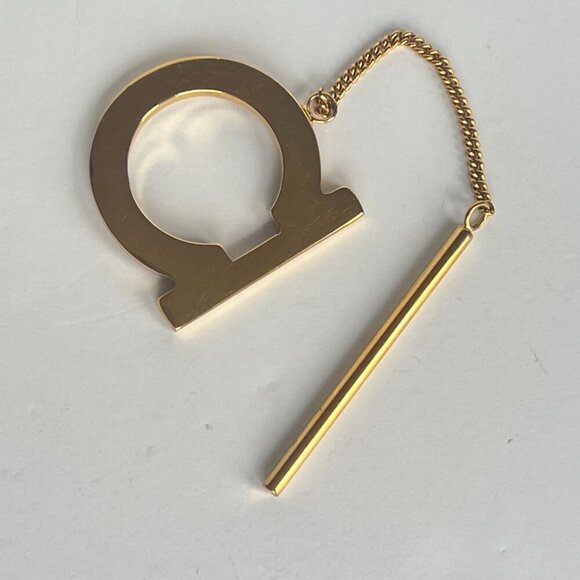 Salvatore Ferragamo Iconic Chunky Gancini Scarf Ring Gold Tone MINT - Picture 2 of 5